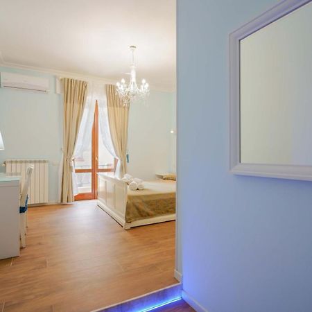 Al Teatro Lirico Hotel Каляри Екстериор снимка