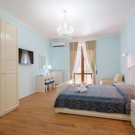Al Teatro Lirico Hotel Каляри Екстериор снимка
