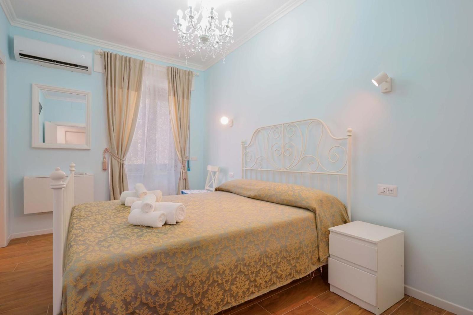 Al Teatro Lirico Hotel Каляри Екстериор снимка