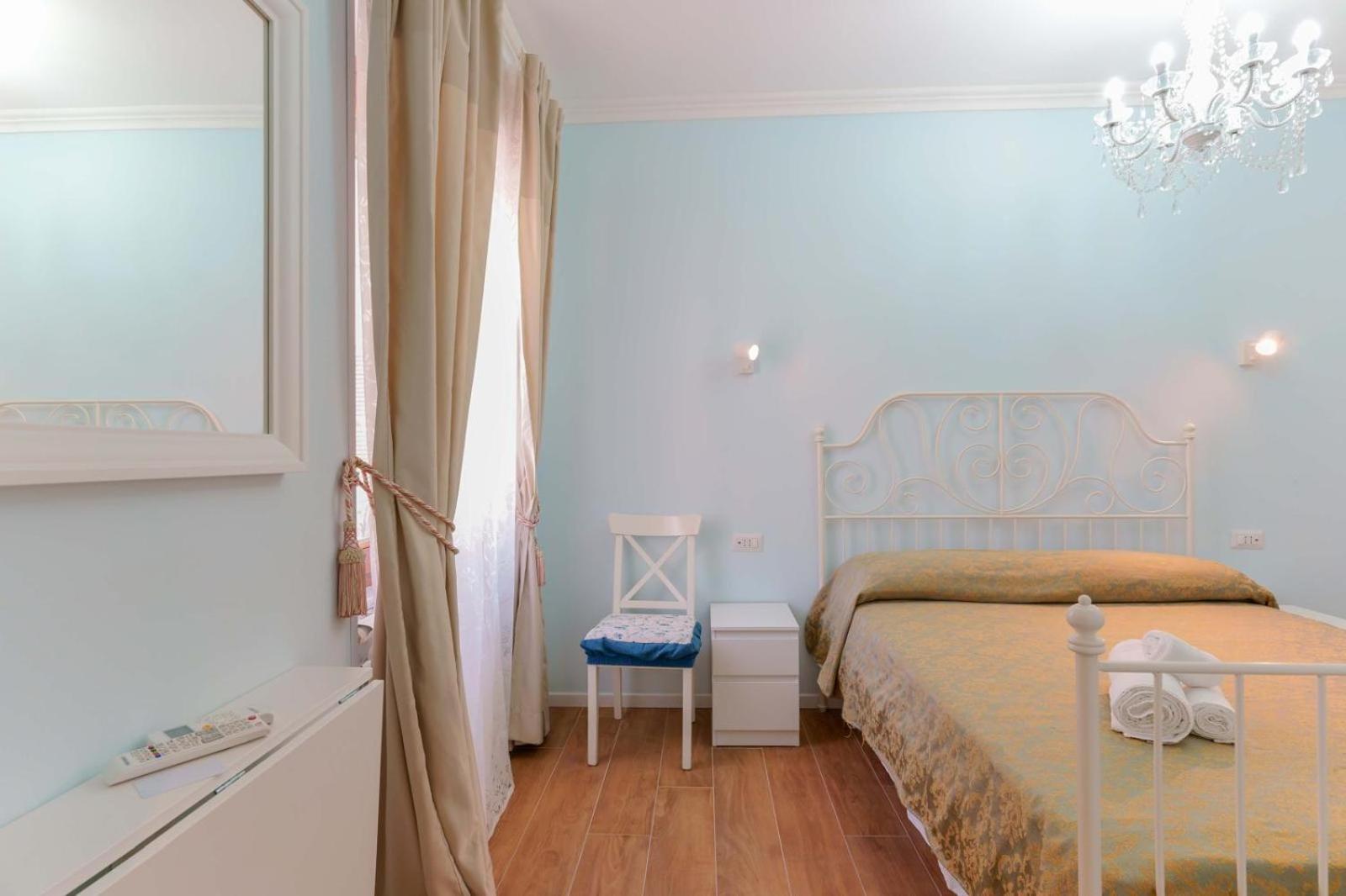 Al Teatro Lirico Hotel Каляри Екстериор снимка