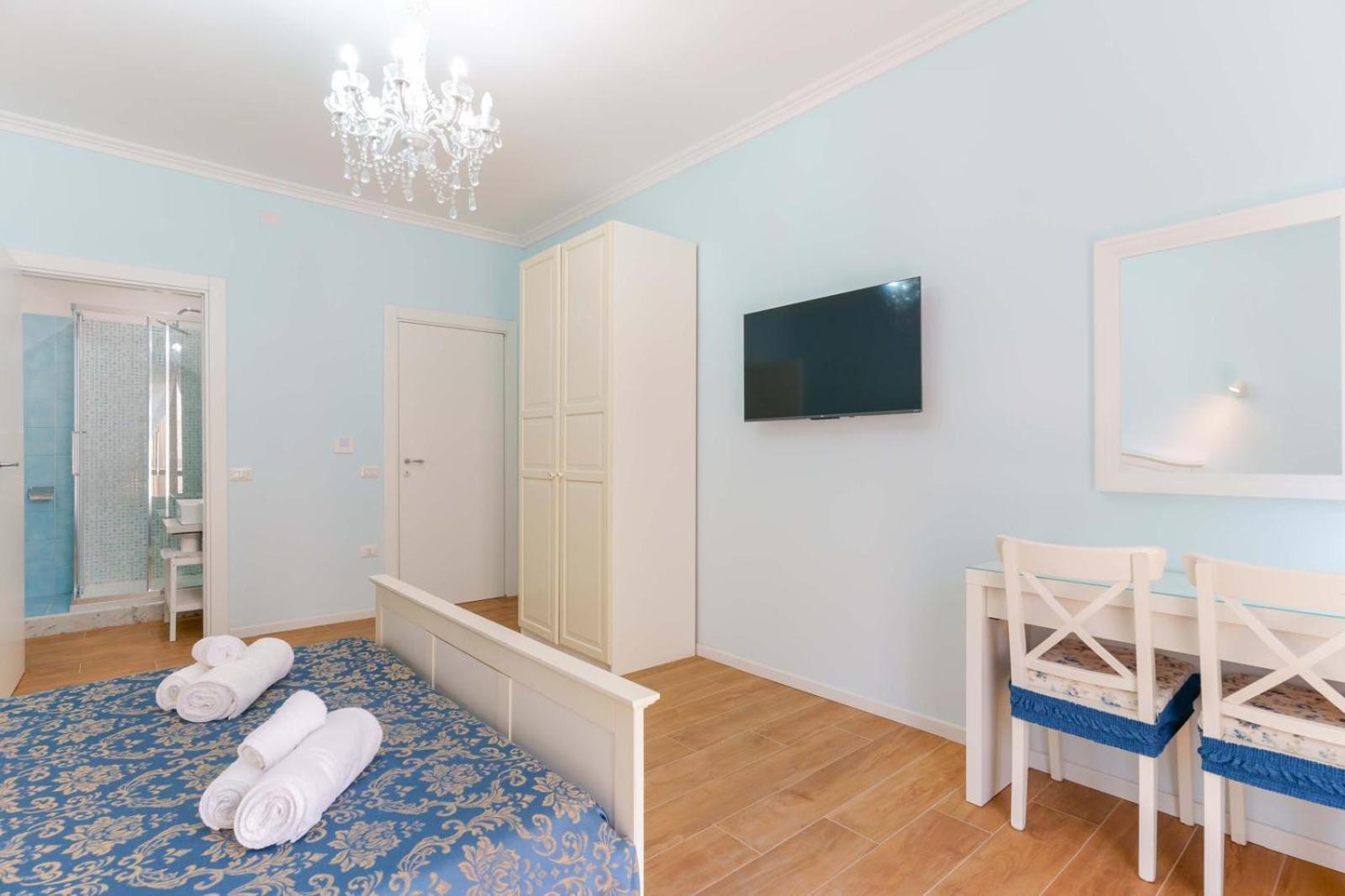 Al Teatro Lirico Hotel Каляри Екстериор снимка