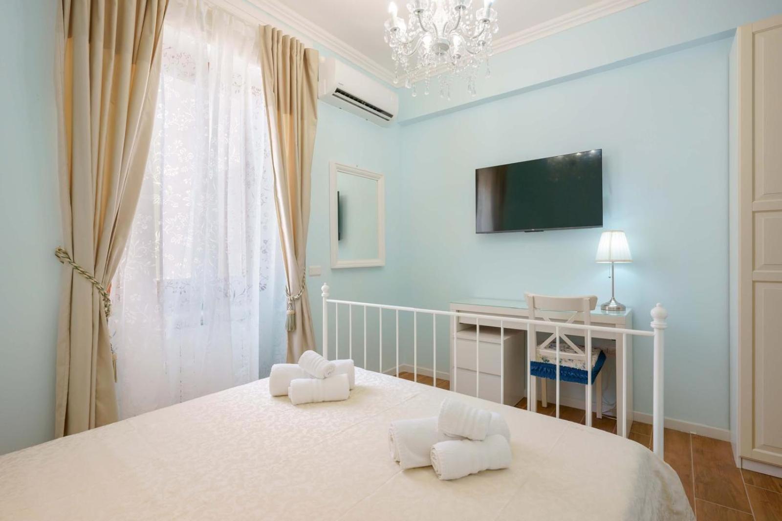 Al Teatro Lirico Hotel Каляри Екстериор снимка